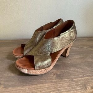 Gentle Souls Womens 9 Gold Sun Dae‎ Peep Toe
Heel Sandal